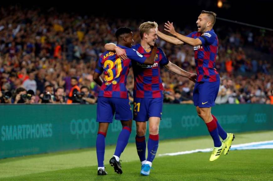 FOTOGRAFÍA. BARCELONA (ESPAÑA), 14.09.2019. El holandés del FC Barcelona Frenkie de Jong celebra con Jordi Alba (d) y Ansu Fati (i), Valencia, Liga en Primera División. Efe