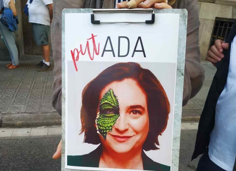 Barcelona reclama la «dimisión» de Ada y Torra durante el primer «Tsunami Vecinal»