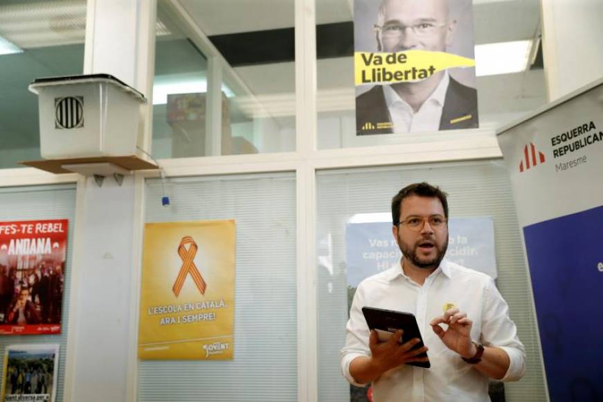 FOTOGRAFÍA. BARCELONA (ESPAÑA), 15.09.2019. El adjunto a la presidencia de ERC, Pere Aragonès, vota telemáticamente en la sede de ERC en Mataró. Efe