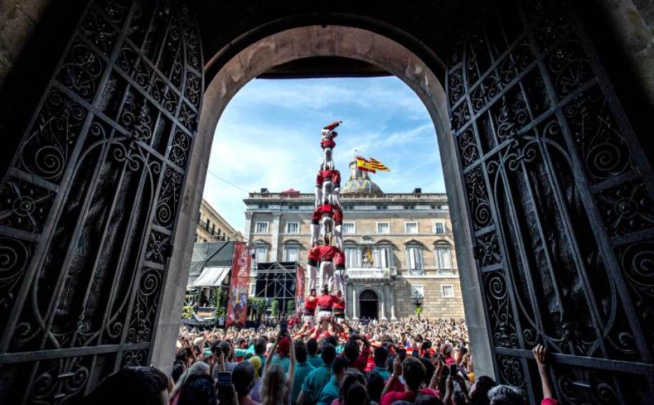 FOTOGRAFÍA. BARCELONA (ESPAÑA), 22.09.2019. Miles de personas han asistido este domingo a la tradicional Diada Castellera de las fiestas de la Mercè, Castellers de Barcelona. Efe