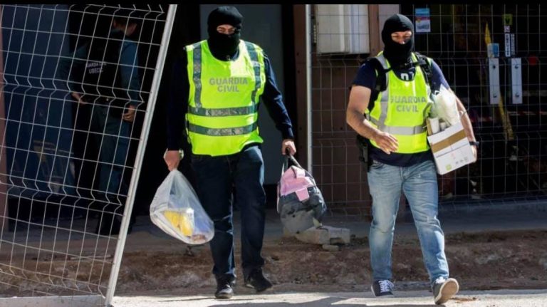 Vídeo operación de la Guarda Civil y material para explosivos y artefactos de los CDR