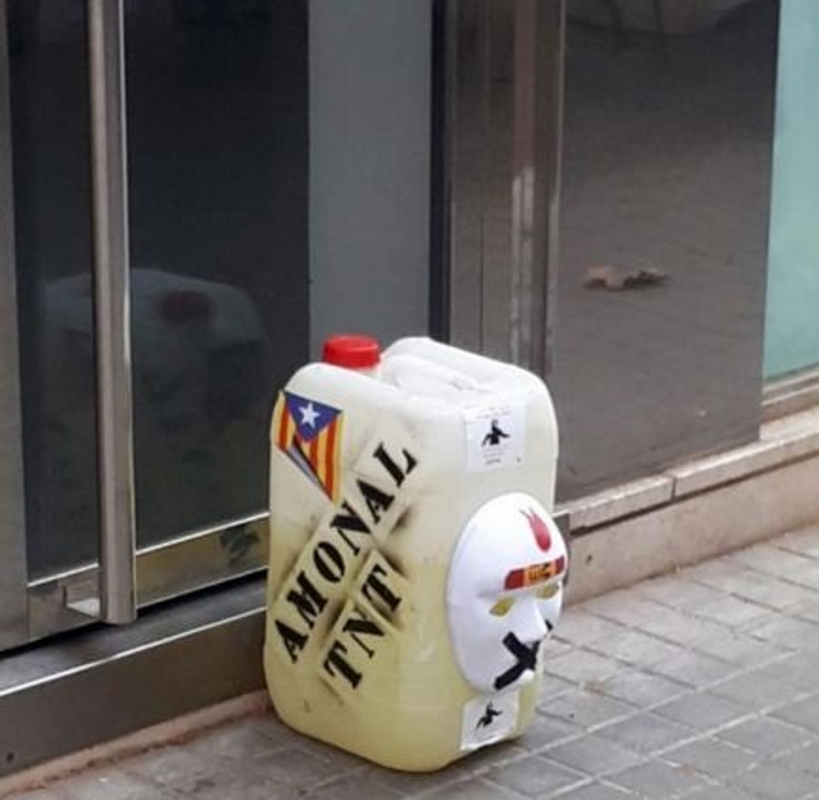 FOTOGRAFÍA. BARCELONA (ESPAÑA), 25.09.2019. Fotografía facilitada por Podemos Cataluña del objeto que ha aparecido éste miércoles en Cataluña. Efe