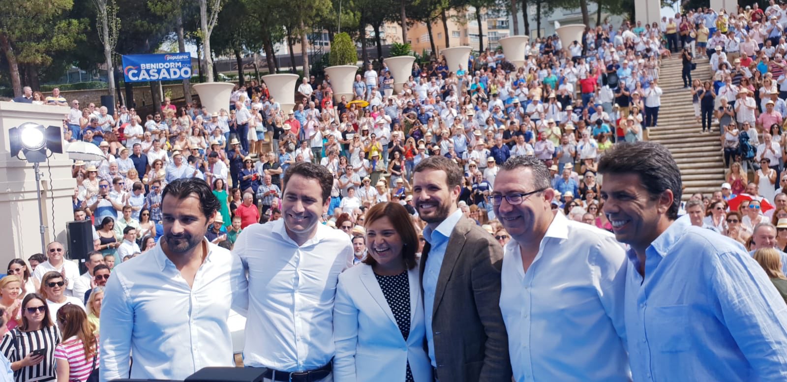FOTOGRAFÍA. BENIDORM, Pablo Casado (3ª a la derecha), ha abierto hoy «las puertas» a Cs y Vox de lo que ha definido como la «casa común del centro y de la derecha», Ñ Pueblo