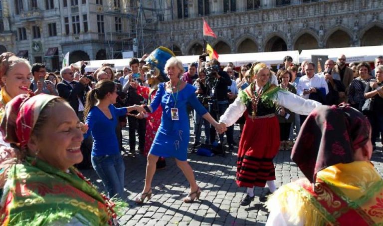 España toma Bruselas, la capital belga huele a churros y sidra y suena a flamenco