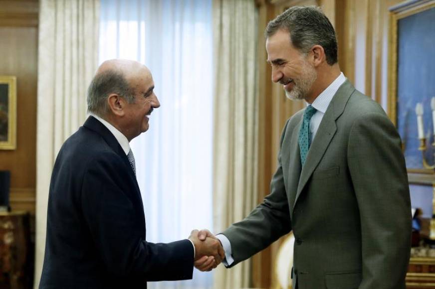FOTOGRAFÍA. CASA REAL DE ESPAÑA, JUNIO DE 2019. El rey Felipe VI, (PRC) José María Mazón, durante la ronda de consultas del candidato socialista Pedro Sánchez. Efe