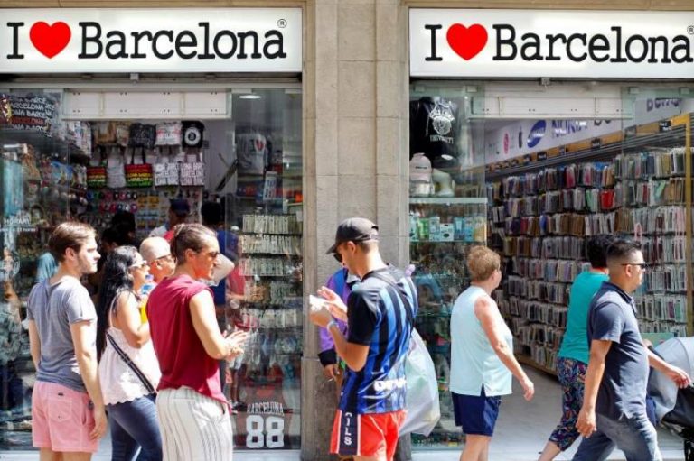 Cae un 2,4% en la llegada de turistas Cataluña