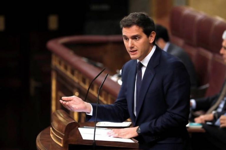 Rivera: «Le pido que suba a esta tribuna y nos diga si va a aplicar el 155 en Cataluña»