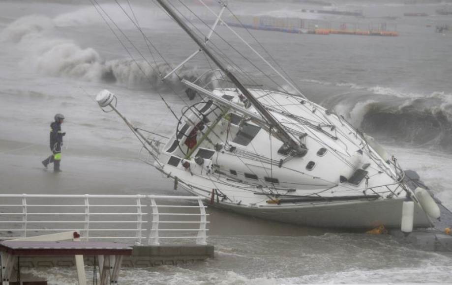 FOTOGRAFÍA. COSTAS DE JAPÓN Y COREA DEL SUR, 22.09.2019. Una fuerte tormenta tropical, costas de Japón y Corea del Sur, con intensas lluvias y fuertes vientos. Efe
