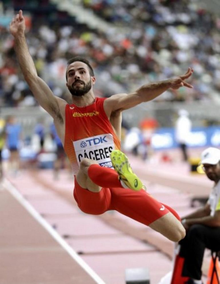 El español Eusebio Cáceres pasa a la final del mundo de Doha (Catar)