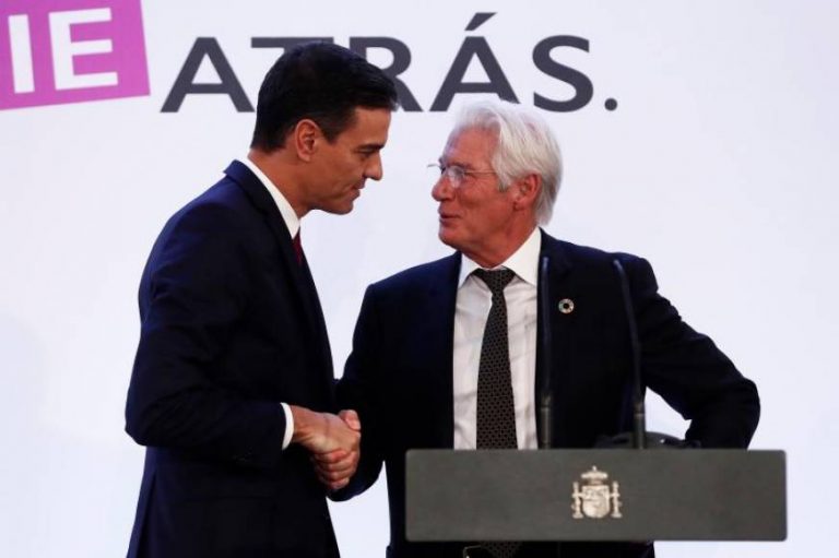Pedro Sánchez y el actor estadounidense Richard Gere del Open Arms