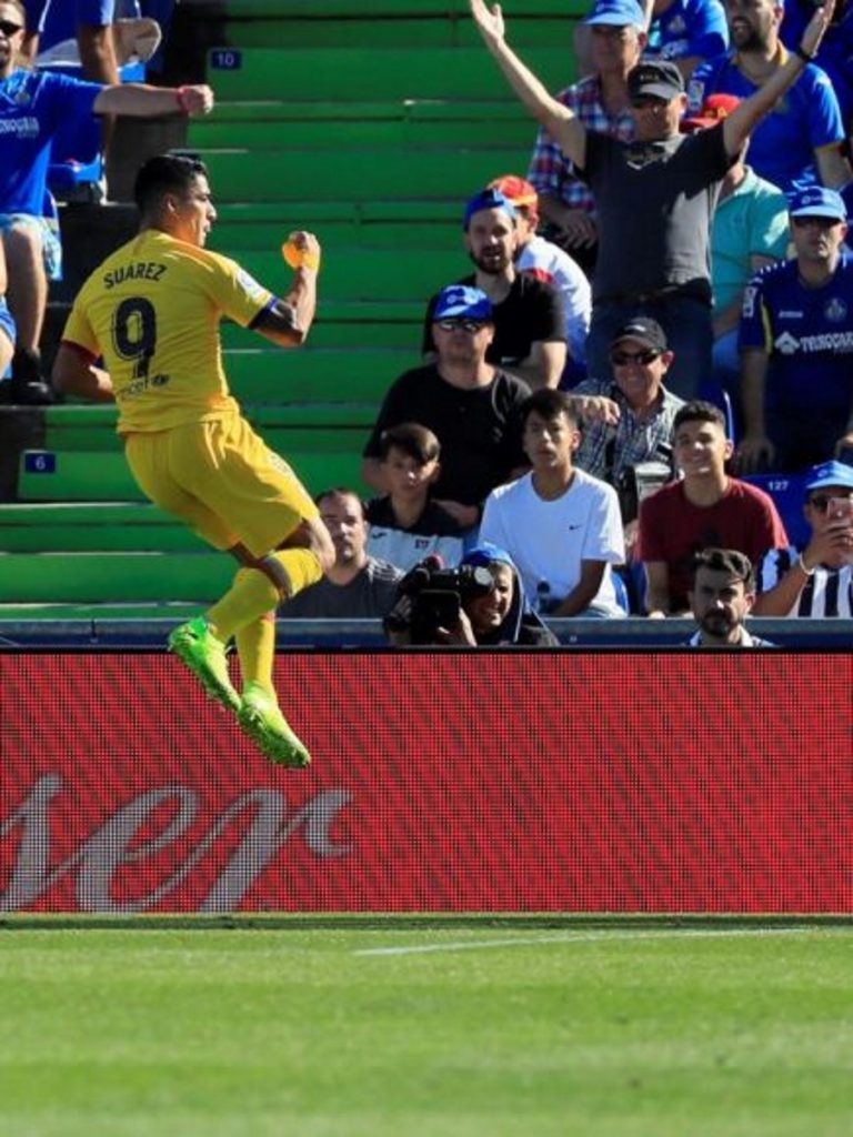 Luis Suárez da ventaja al Barcelona en Getafe