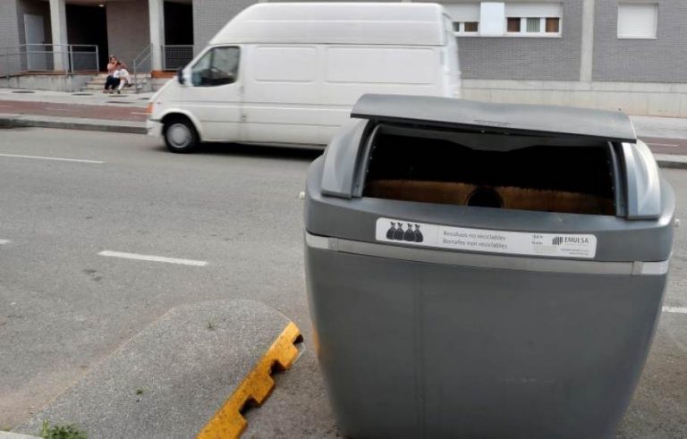 Detenida la madre del bebé hallado muerto en un contenedor en Gijón