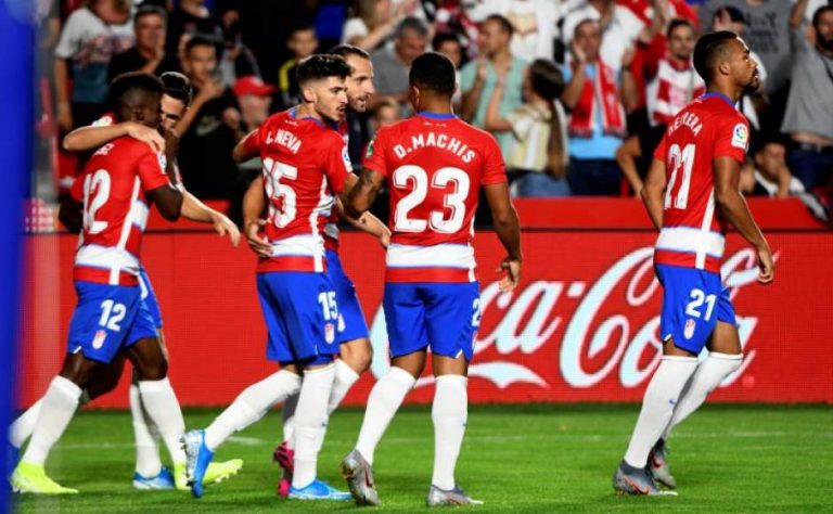 El Granada, líder de La Liga española ante un decepcionante FC Barcelona (2-0)