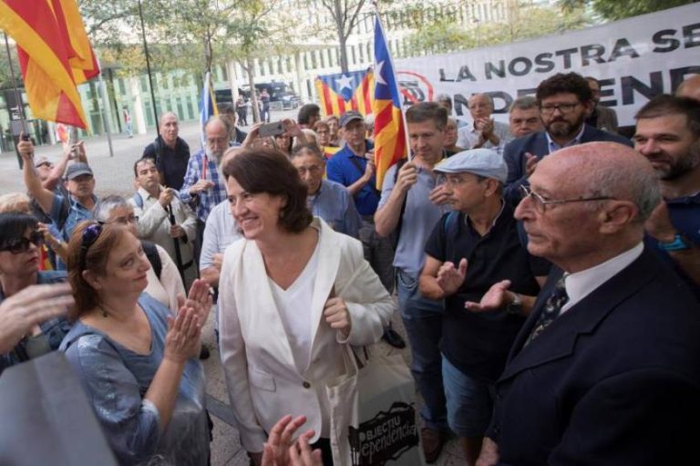 El separatismo pide comprar en tiendas y empresas del «Procés», «consumo responsable»