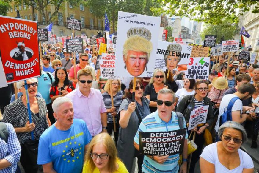 FOTOGRAFÍA. LONDRES (REINO UNIDO), 31.08.2019. Miles de personas, Reino Unido para protesta,, Boris Johnson, de clausurar el Parlamento, brexit,golpe de estado. Efe