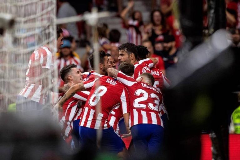 El Atlético con ambición, voracidad e insistencia en el liderato de la Liga (3-2)