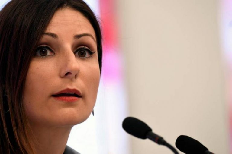 Hay que acabar con los «numeritos de Torra en el exterior con propaganda amarilla»