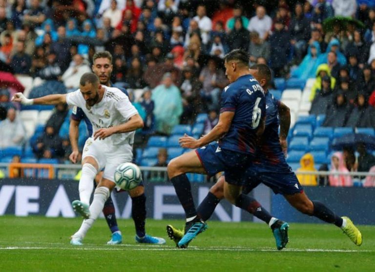 Karim Benzema (Real Madrid) pone goles a la intranquilidad ante el Levante (3-2)