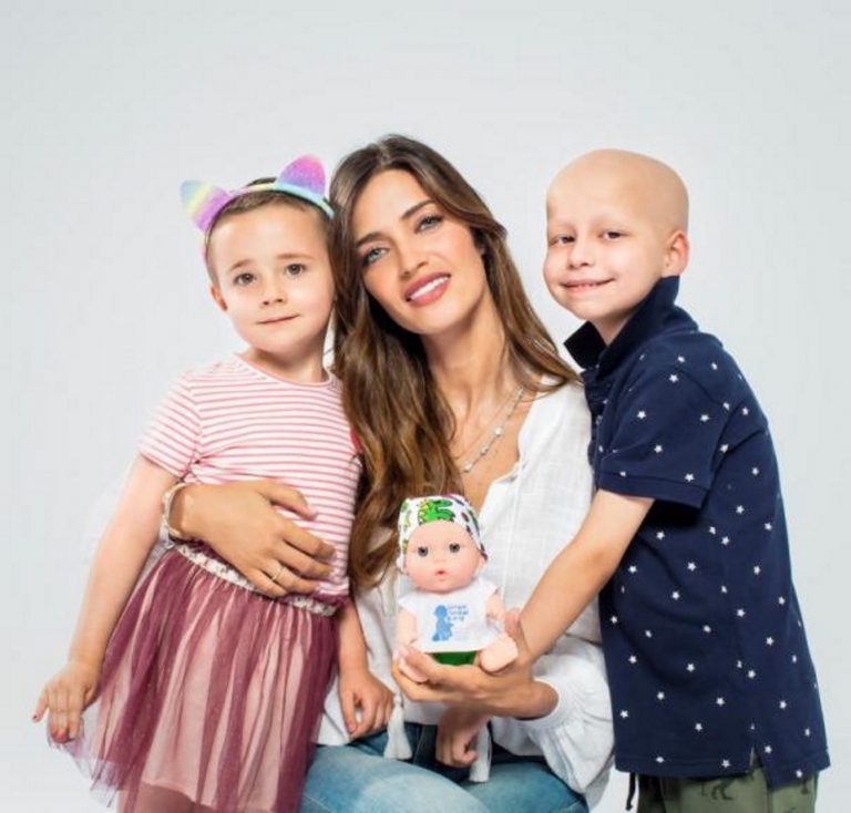 Muñeco «Baby Pelón» de Juegaterapia y Sara Carbonero para niños enfermos de cáncer