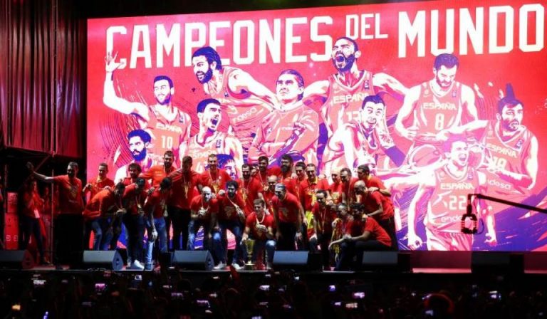 La Selección Española de baloncesto celebra el oro del Mundial en Colón (Madrid)