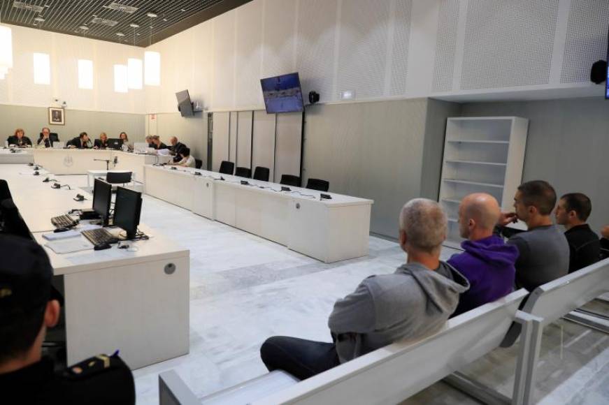 FOTOGRAFÍA. MADRID (ESPAÑA), 24.09.2109. Audiencia Nacional, dirigente de ETA Javier García Gaztelu, Txapote (i), y a otros tres acusados por el asesinato del funcionario de prisiones. Efe