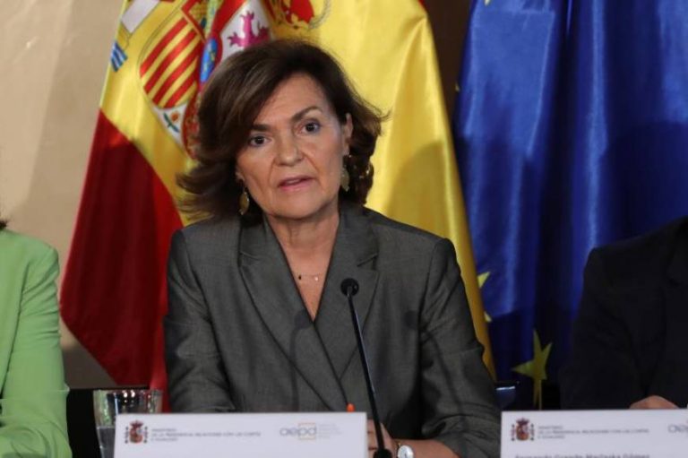 Calvo (PSOE), «muy satisfecha» de que sea Sánchez el que saque a Franco de su tumba
