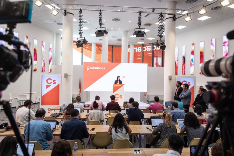 El CIS: Ciudadanos Cs se queda fuera de la Asamblea de Madrid y empate a 68 escaños entre los boques «VOX y PP» y «PSOE, Mas Madrid y Podemos» 