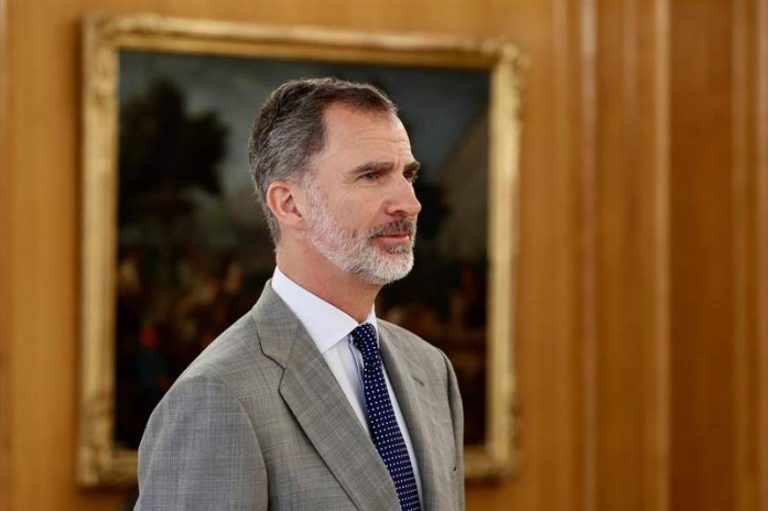 El rey insta a «vencer la desesperanza» generada por las consecuencias de la Gota Fría