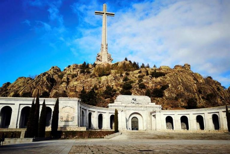 El Supremo evalúa la exhumación y luego el destino de los restos mortales de Franco
