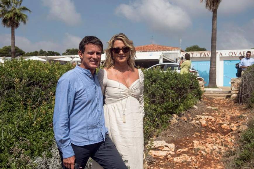 FOTOGRAFÍA. MAHÓN (MENORCA) ESPAÑA, 15.09.2019. El concejal del Ayuntamiento de Barcelona, Manuel Valls, y la heredera de los laboratorios Almirall, Susana Gallardo. Efe