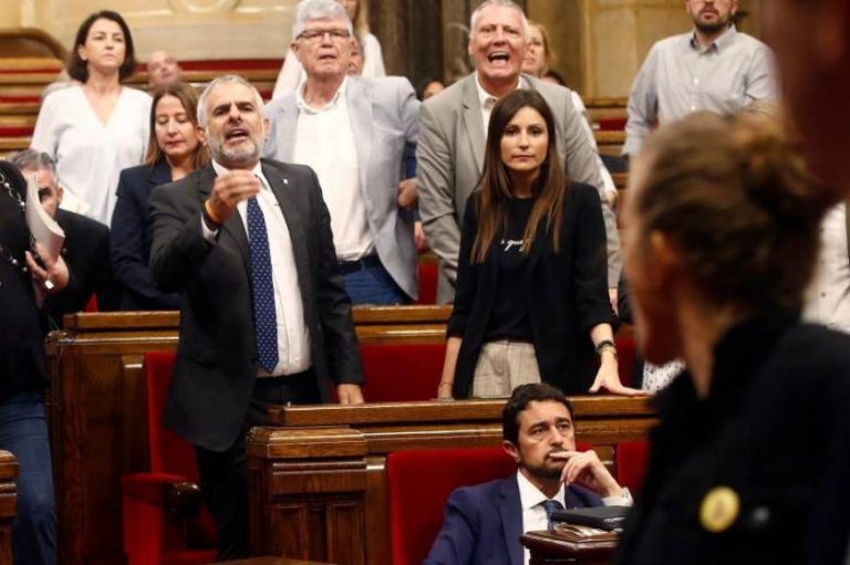 Bronca entre diputados separatistas y Ciudadanos por 7 terroristas CDR de la República