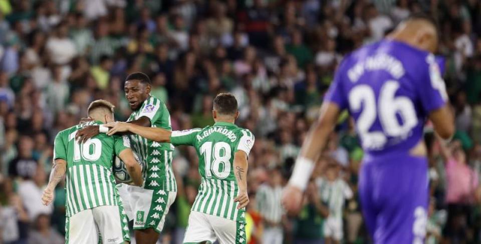 FOTOGRAFÍA. SEVILLA (ESPAÑA), 31.08.2019. El delantero del Real Betis Lorenzo Morón (i) celebra su gol, CD Leganés, tercera jornada de LaLiga, Benito Villamarín. Efe