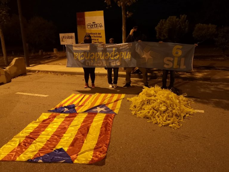 La resistencia limpia el Bajo Campo (Tarragona) de propaganda separatista