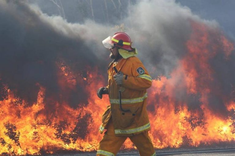 Centenares de personas evacuadas por los incendios en el este de Australia