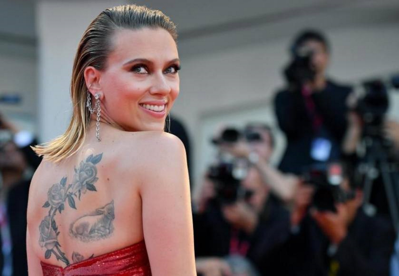 FOTOGRAFÍA. VENECIA (ITALIA), 06.09.2019.Scarlett Johansson posa en la alfombra roja del festival de Venecia. El Festival de Venecia, alfombra roja, glamour, belleza,