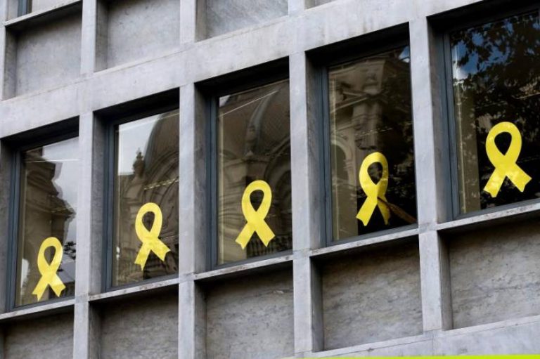 Gobierno de Sánchez: «Ya no hay lazos en edificios de la Generalitat de Cataluña»
