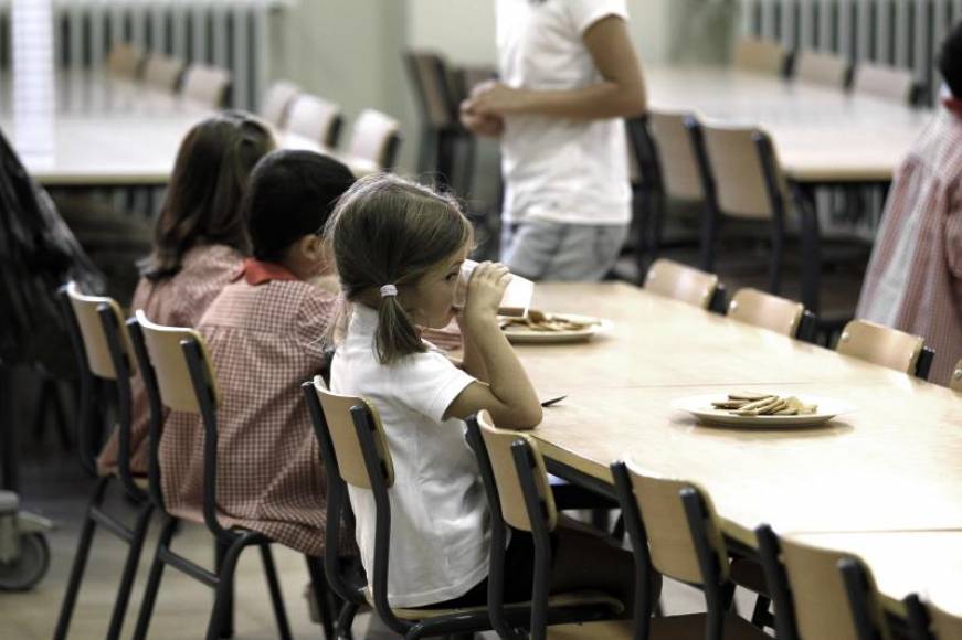 FOTOGARFÍA. MADRID (ESPAÑA), SEPTIEMBRE DE 2019. Alumnos del colegio Gabriela Mistral de Madrid. La mayoría de los menús escolares contienen demasiados hidratos de carbono y carne. Efe