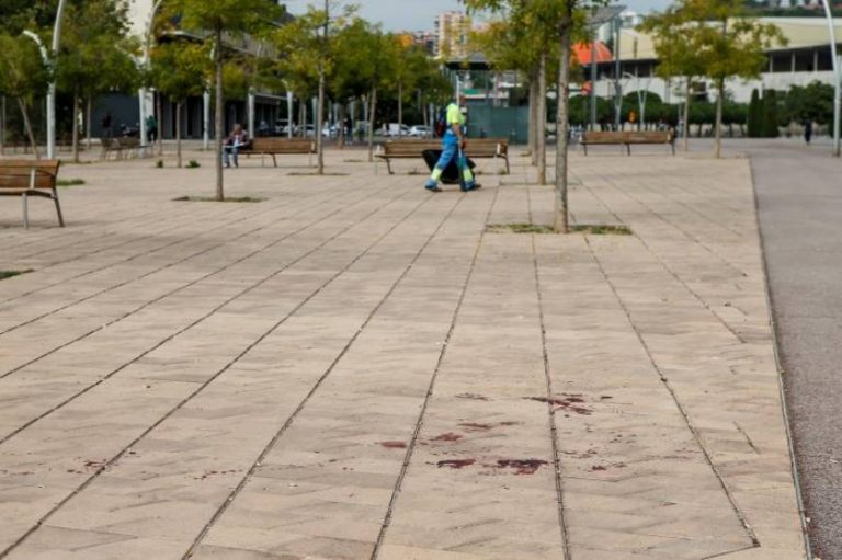 Un muerto, 3 heridos graves y 9 detenidos en una pelea multitudinaria en Badalona