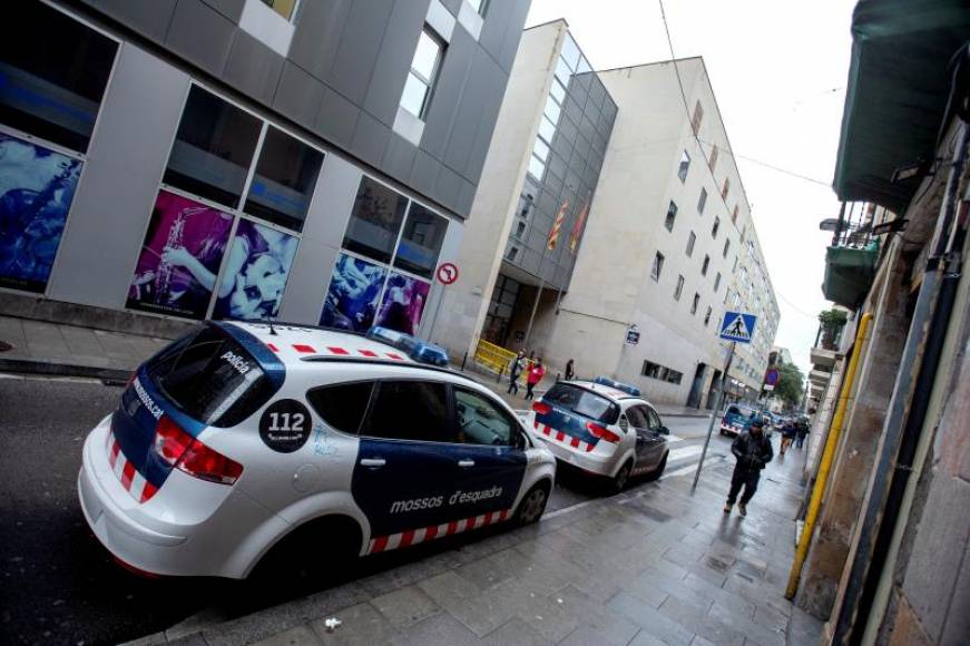 FOTOGRAFÍA. BARCELONA (ESPAÑA), 03.10.2019. Un menor ha resultado herido de gravedad por arma de fuego esta madrugada en el barrio del Raval de Barcelona. Efe