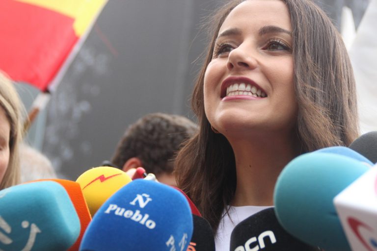 Carta de Arrimadas a Sánchez: Gobierno Cs, PP y Cs para reformas laboral y educativa