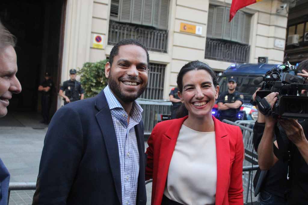 FOTOGRAFÍA. BARCELONA (ESPAÑA), 15.10.2019. Rocío Monasterio San Martín, líder madrileña de VOX, visita Catalauña mostrando su apoyo a Policía. Ñ Pueblo (4)