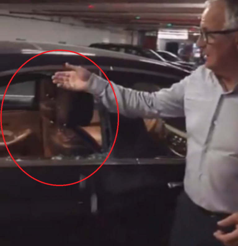 Rompen los cristales del coche de Josep Bou durante el asedio separatista a Barcelona