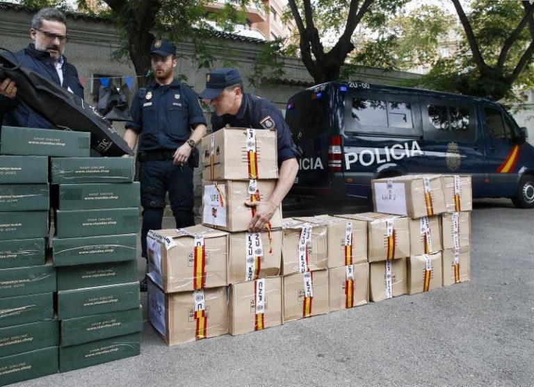 Policía Nacional dona decenas de cajas de comida a un comedor social en Cataluña