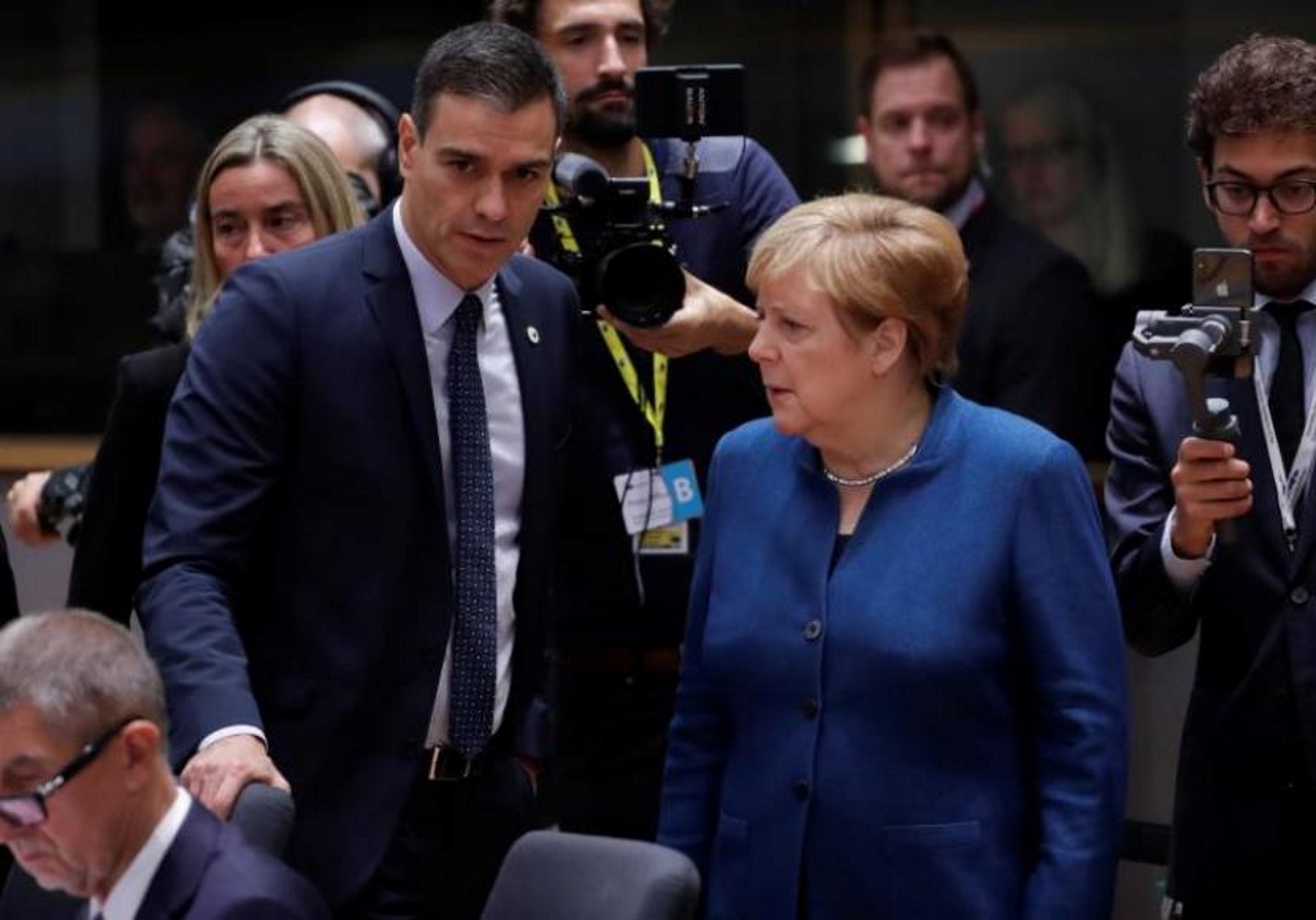 FOTOGRAFÍA. BRUSELAS (BÉLGICA), 18.10.2019. El presidente del Gobierno en funciones, Pedro Sánchez (I) junto a la canceller alemana, Ángela Merkel (d). Efe