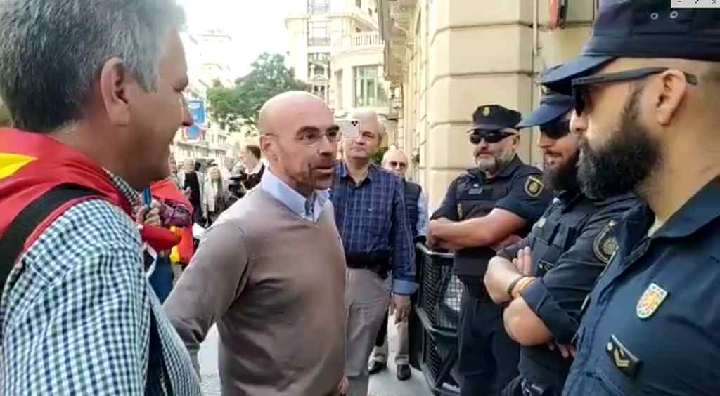 FOTOGRAFÍA. CALLES DEL CENTRO DE BARCELONA Y VÍA LAYETANA DE BARCELONA (BARCELONA) ESPAÑA, 20.10.2019. Buxadé y VOX muestran su apoyo a Policía en Vía Layetana. Ñ pueblo (1)_