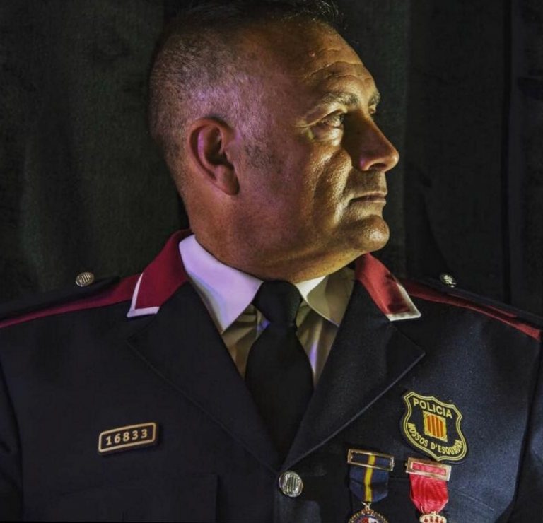 Torra sanciona con 8 meses sin sueldo al Mozo Sánchez por «defender la Ley y España»