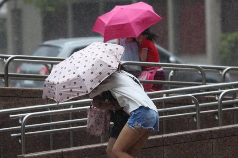 Al menos 4 muertos y 2 desaparecidos deja el tifón Mitag en Corea del Sur