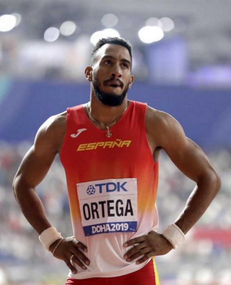 El español Orlando Ortega, obstruido por el jamaicano Omar McLeod en la final de Doha