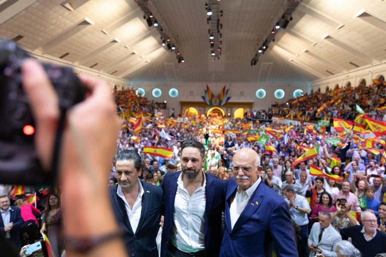 VOX lograría 44 diputados y es ya tercera fuerza en España, según el Mundo