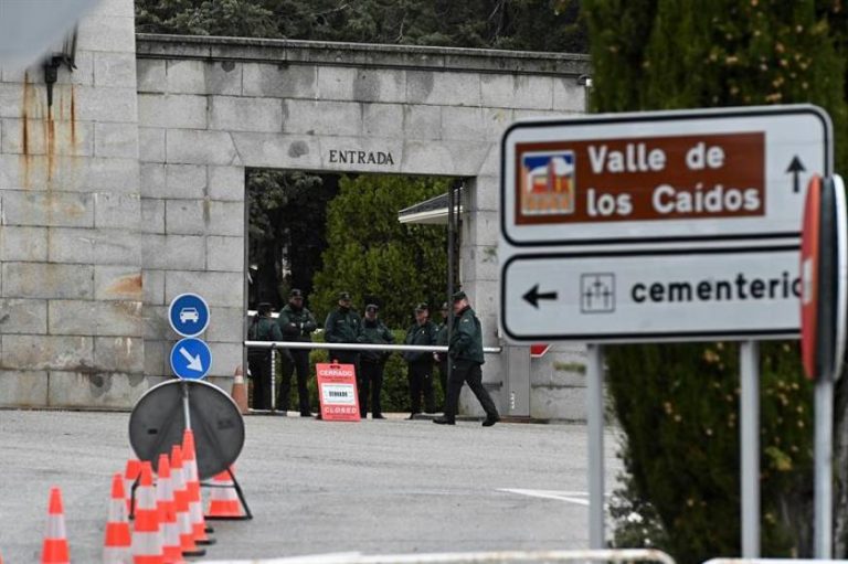 Expectación y alta seguridad en el Valle de los Caídos para exhumar a Franco